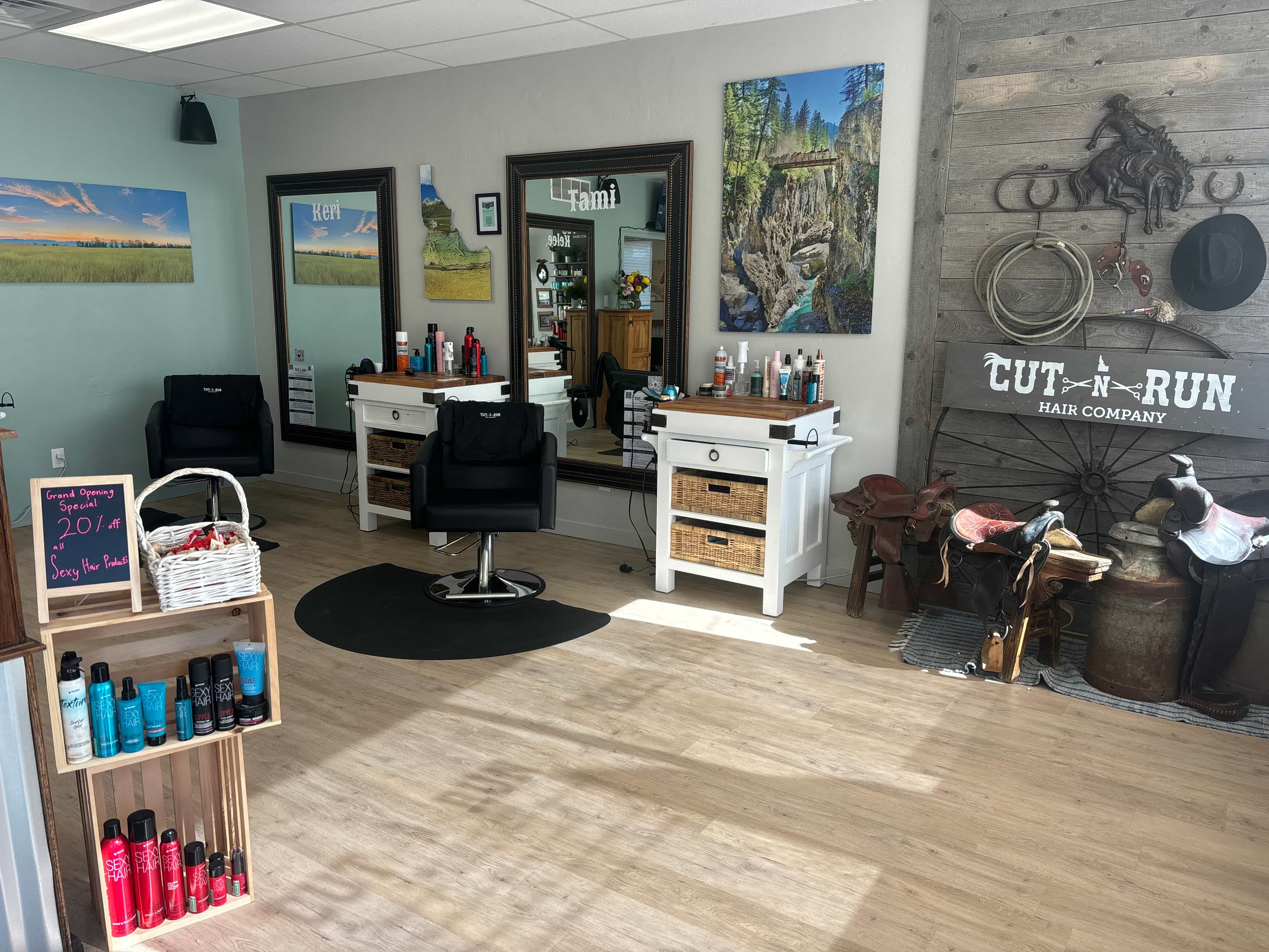 Cut N Run interior — Tami and Keri's stations